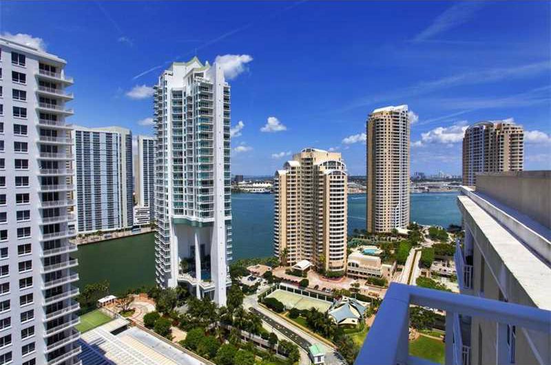 Go property. Brickell Key Miami. Peak Towers condominium Паттайя. Жилые комплексы Майами. Элитные жилые комплексы в Майами.